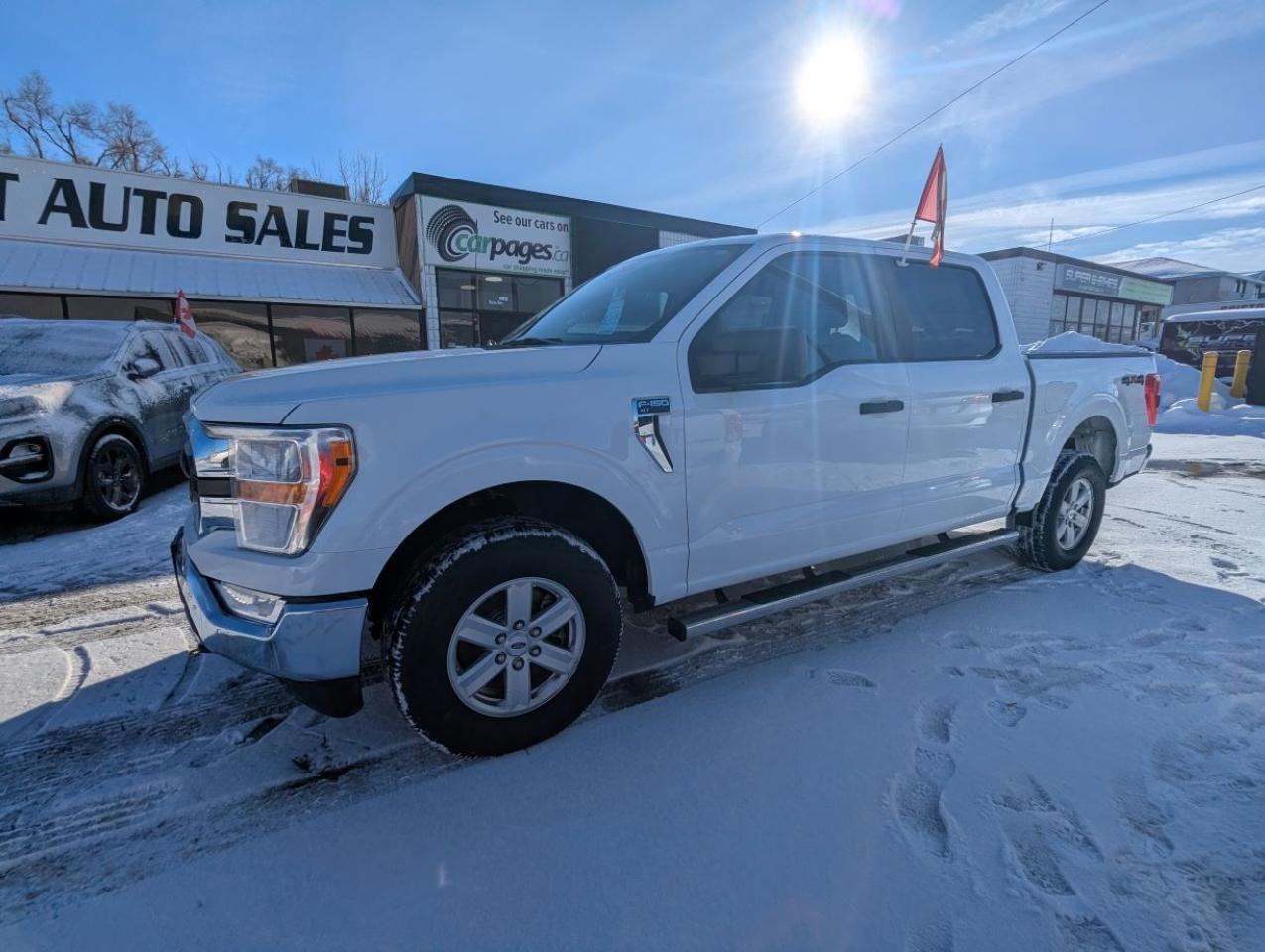 2022 Ford F-150 XLT WITH A HARD TONNEAU COVER!! Photo
