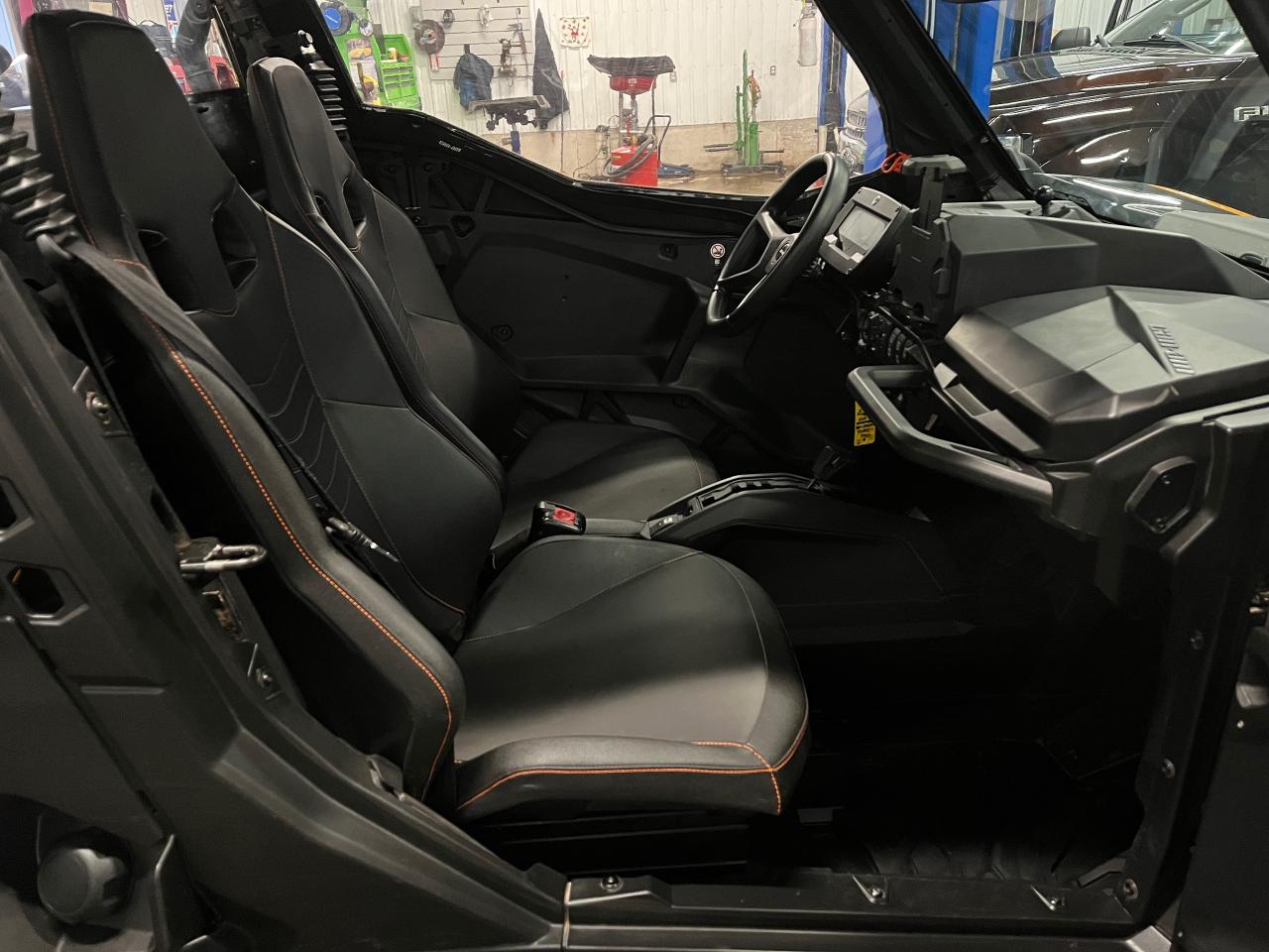 2022 Can-Am Commander 1000X XT-P - Photo #6