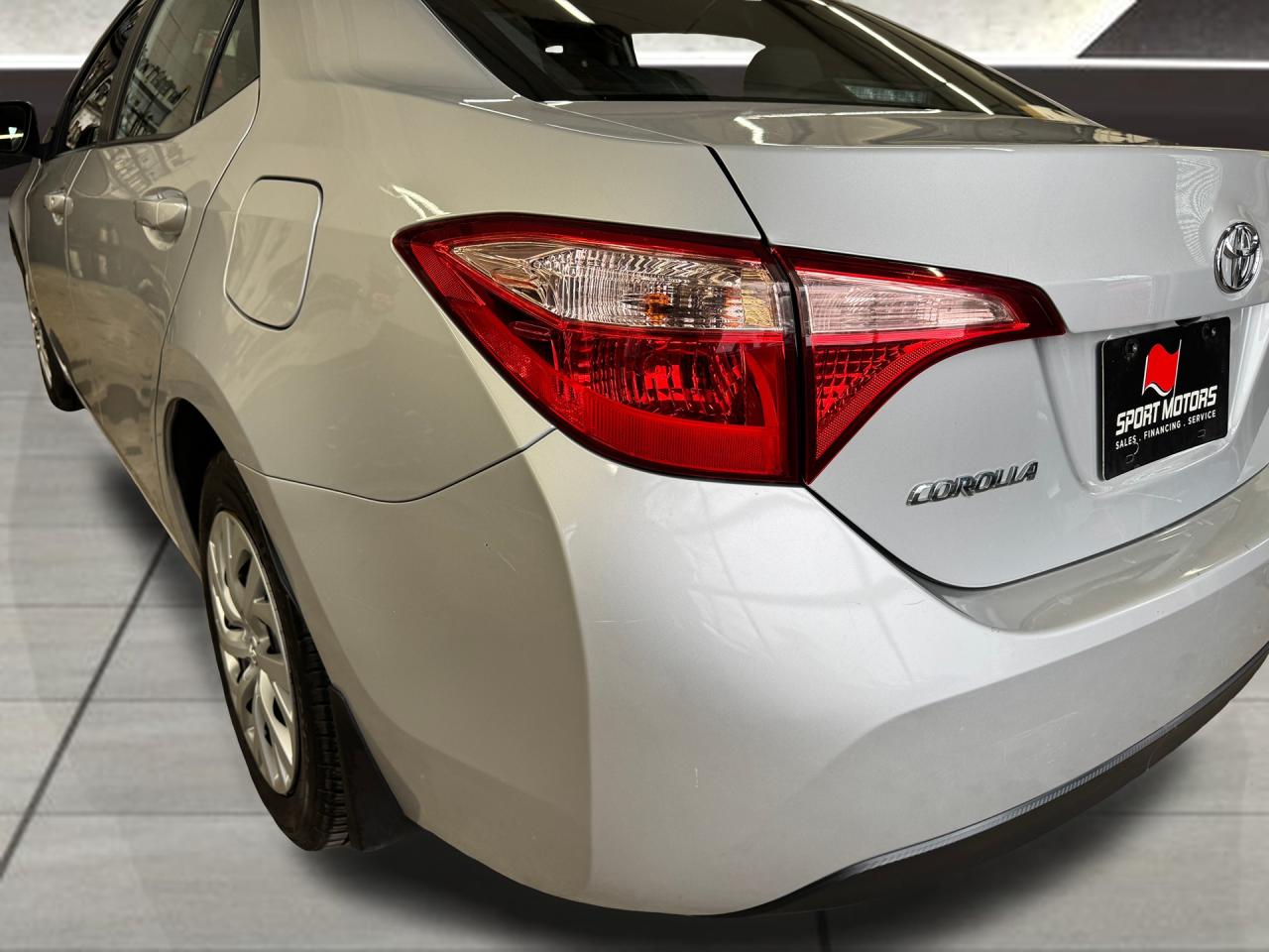 2018 Toyota Corolla LE Photo32