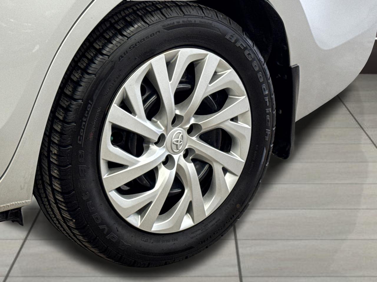 2018 Toyota Corolla LE Photo102