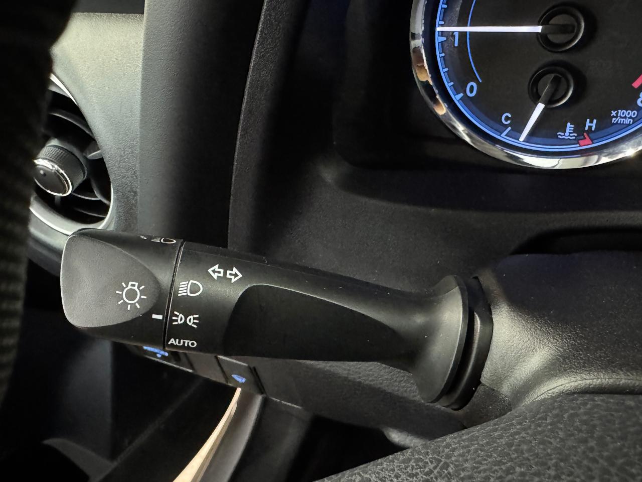 2018 Toyota Corolla LE Photo39