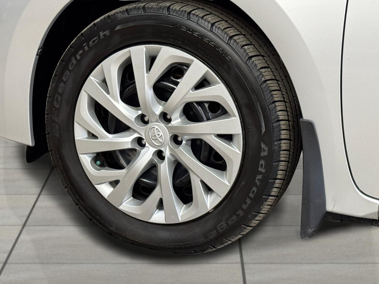 2018 Toyota Corolla LE Photo45