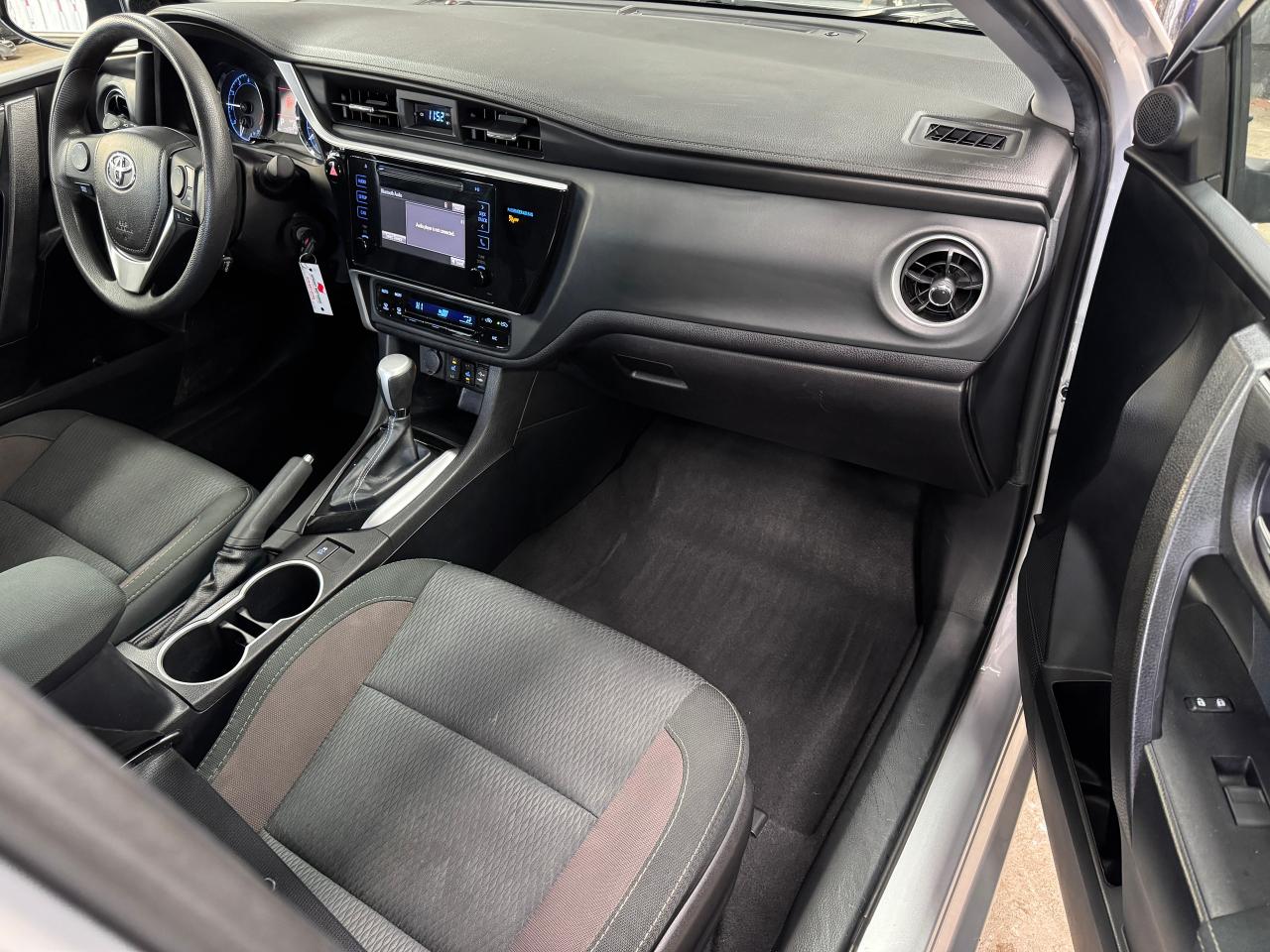 2018 Toyota Corolla LE Photo20