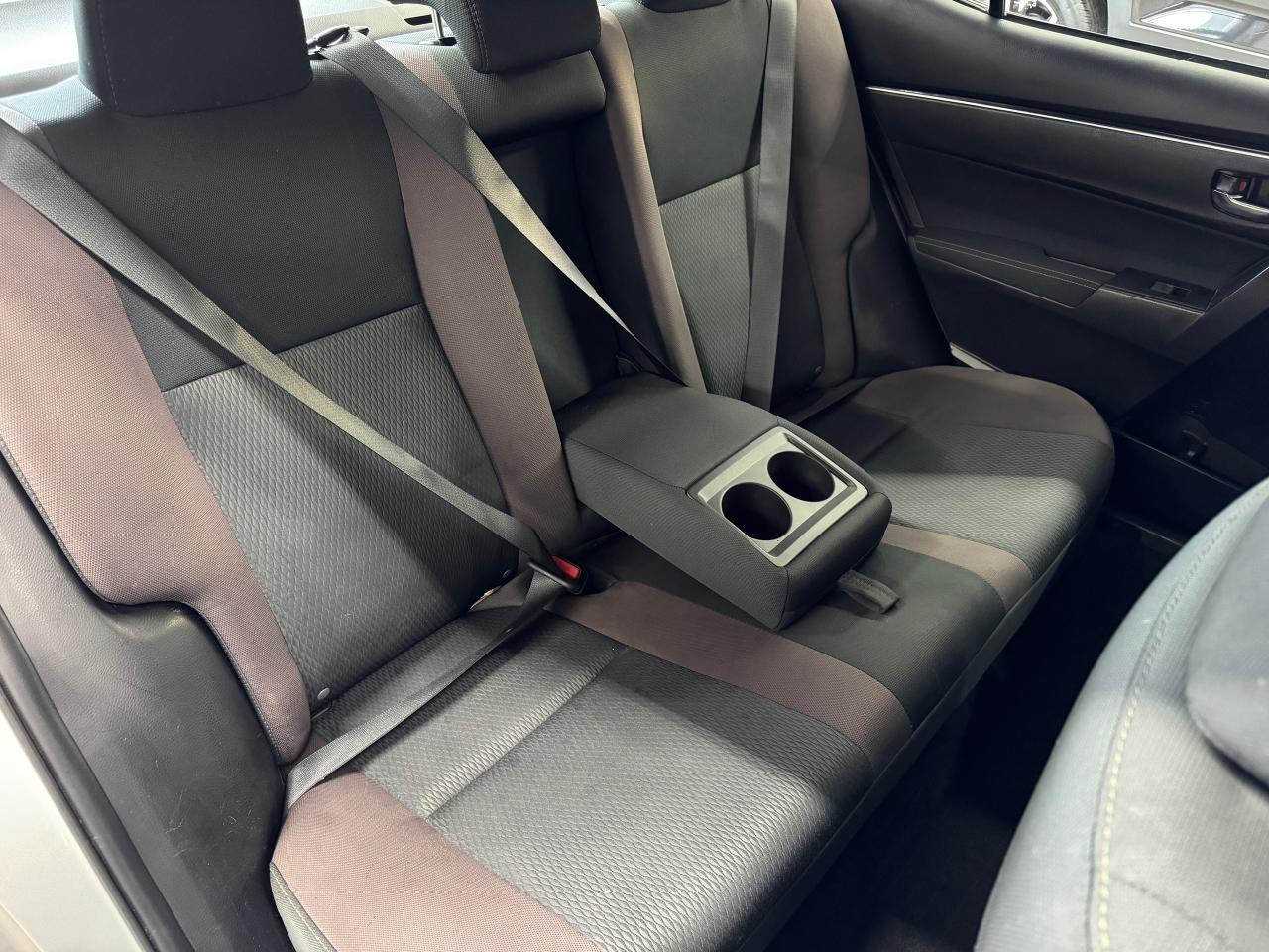 2018 Toyota Corolla LE Photo24