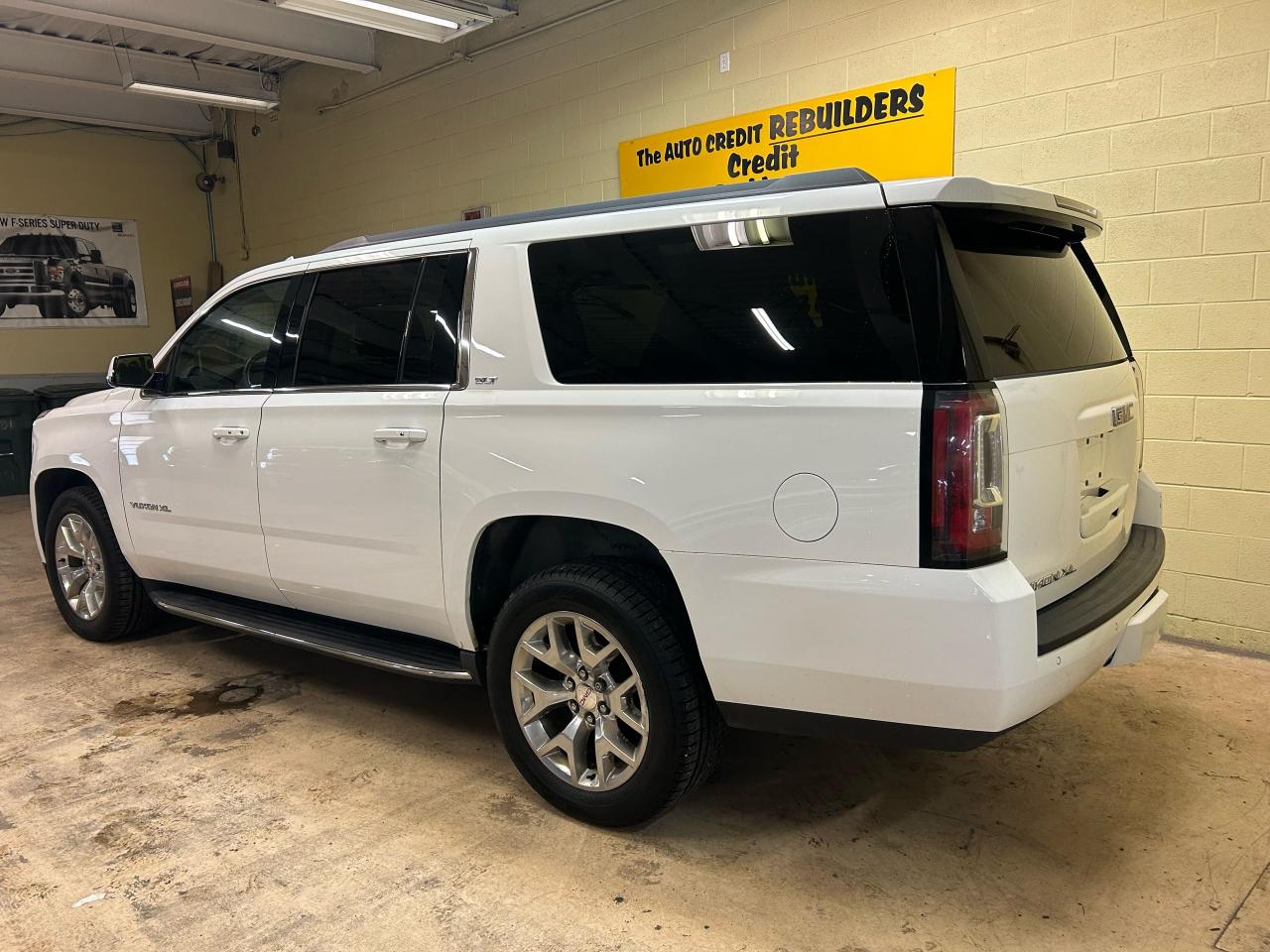 2017 GMC Yukon XL SLT Photo4