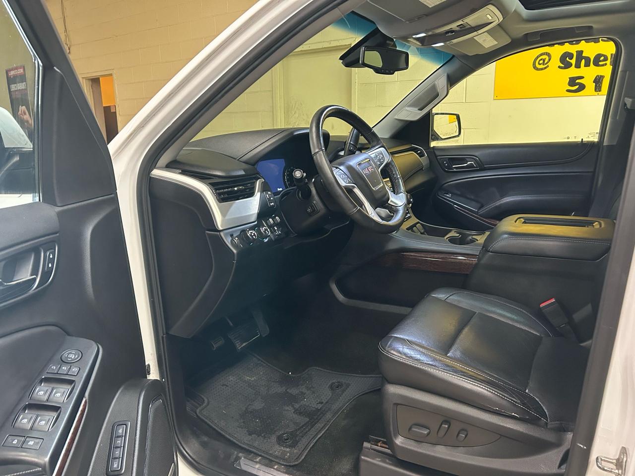 2017 GMC Yukon XL SLT - Photo #8