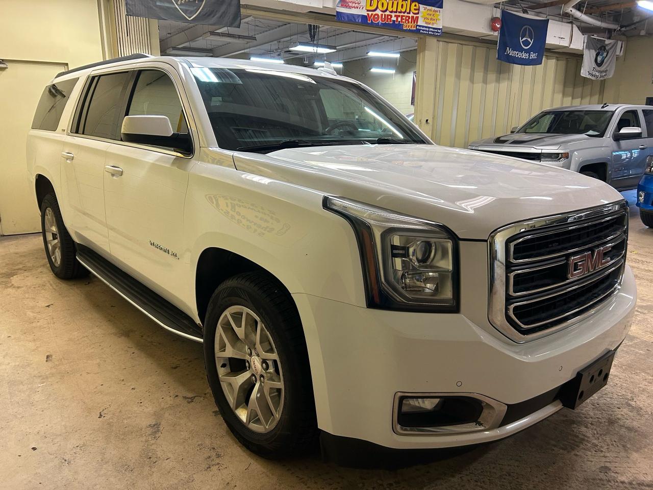 2017 GMC Yukon XL SLT - Photo #6