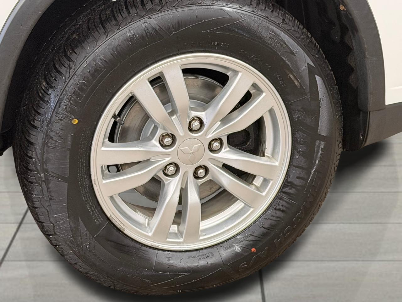 2018 Mitsubishi RVR SE+New Tires+Brakes+Camera+CLEAN CARFAX Photo48