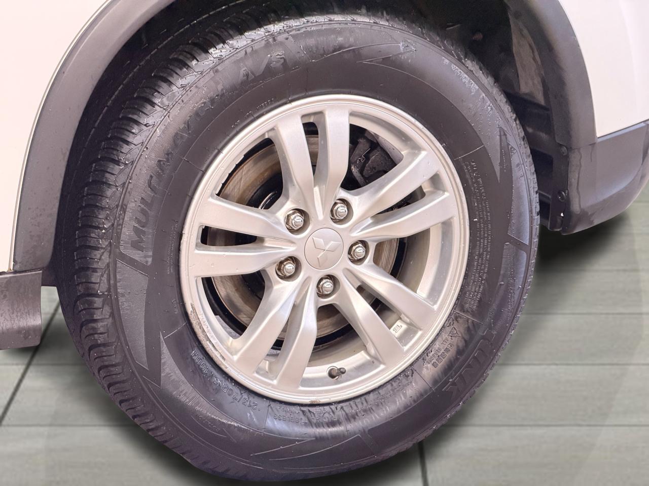 2018 Mitsubishi RVR SE+New Tires+Brakes+Camera+CLEAN CARFAX Photo