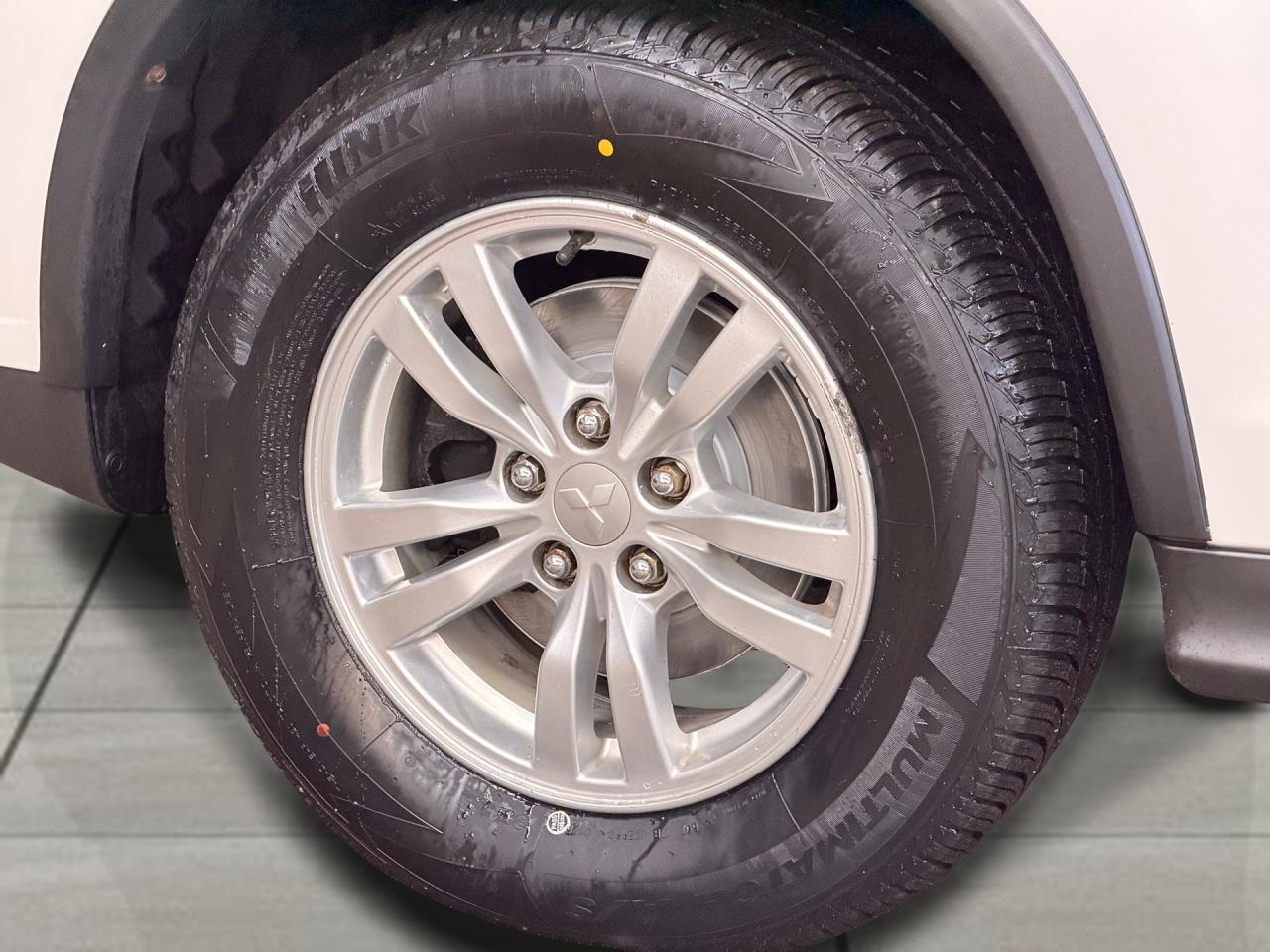 2018 Mitsubishi RVR SE+New Tires+Brakes+Camera+CLEAN CARFAX Photo45