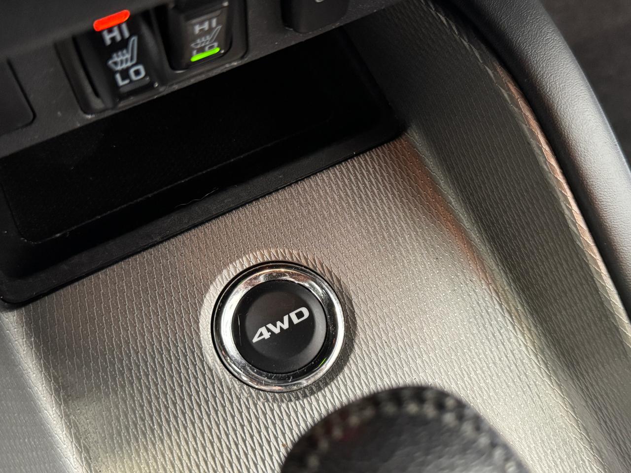 2018 Mitsubishi RVR SE+New Tires+Brakes+Camera+CLEAN CARFAX Photo59