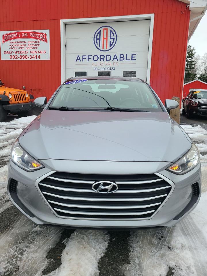 2017 Hyundai Elantra LE - Photo #3