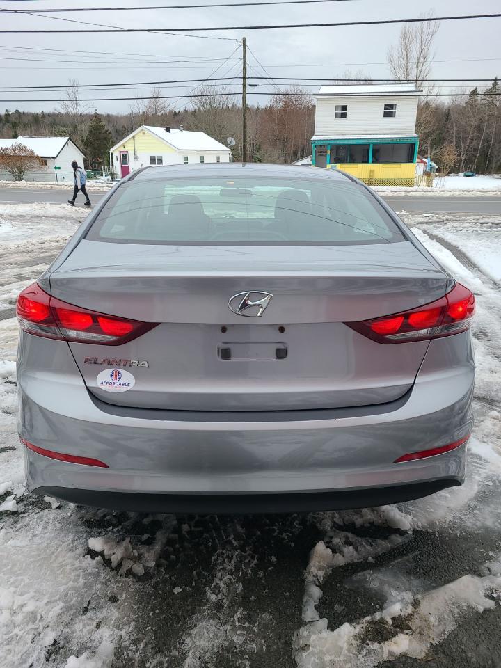 2017 Hyundai Elantra LE - Photo #5
