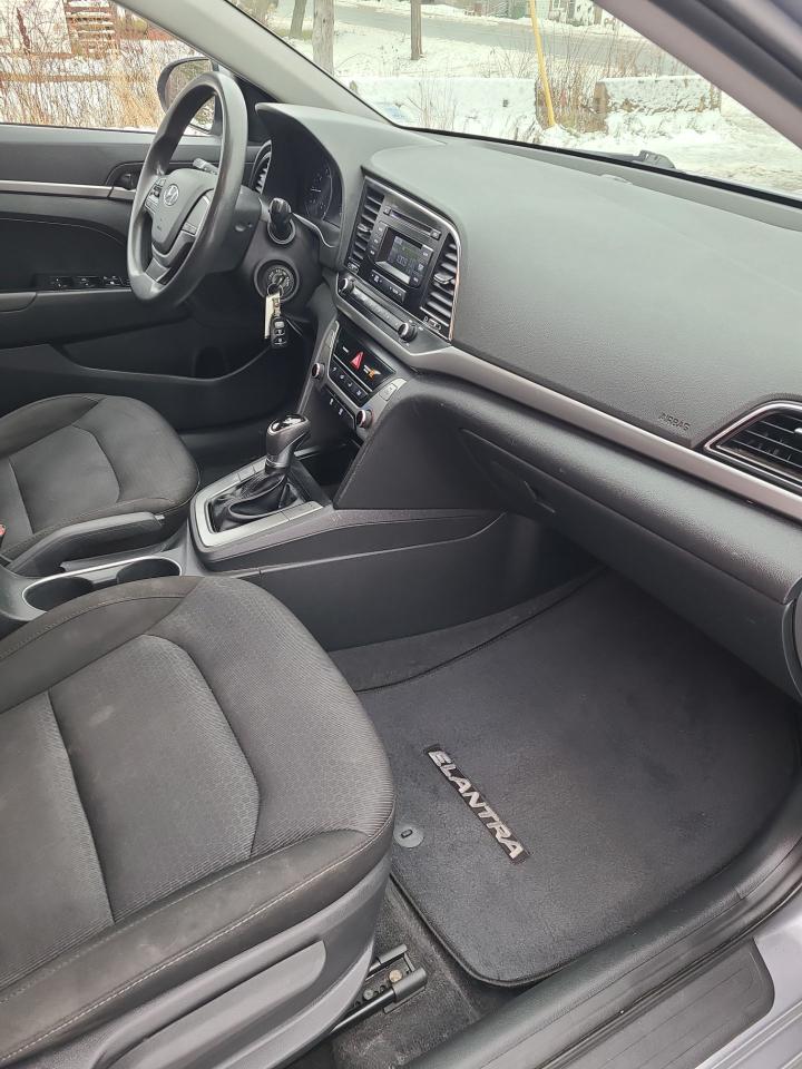 2017 Hyundai Elantra LE - Photo #8