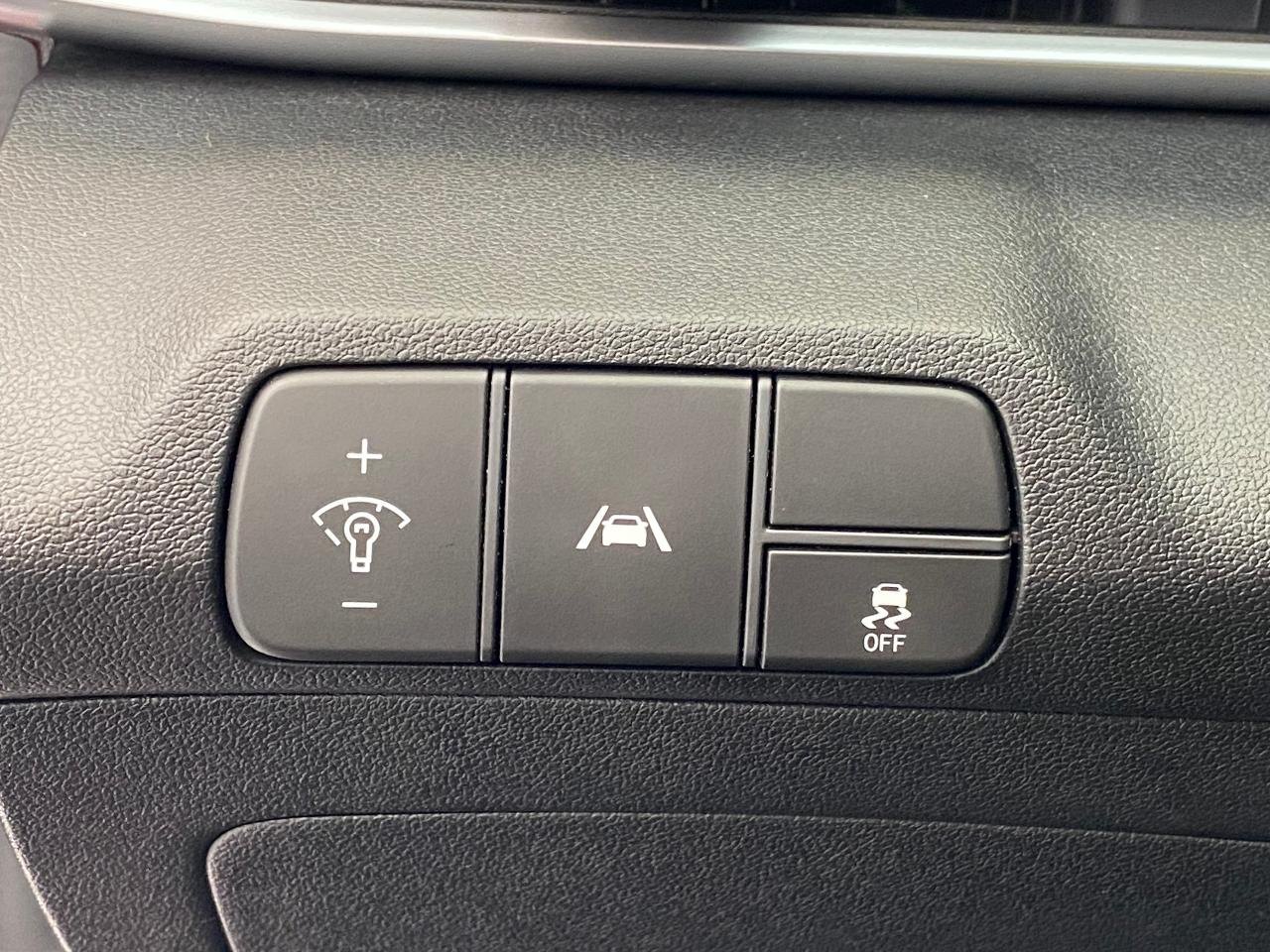 2021 Hyundai Elantra Preferred+New Brakes+LaneKeep+CLEAN CARFAX Photo115