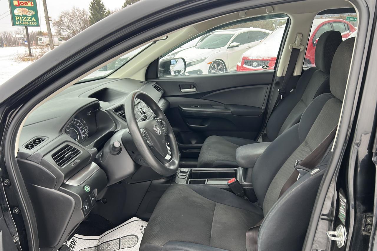 2015 Honda CR-V LX - Photo #9