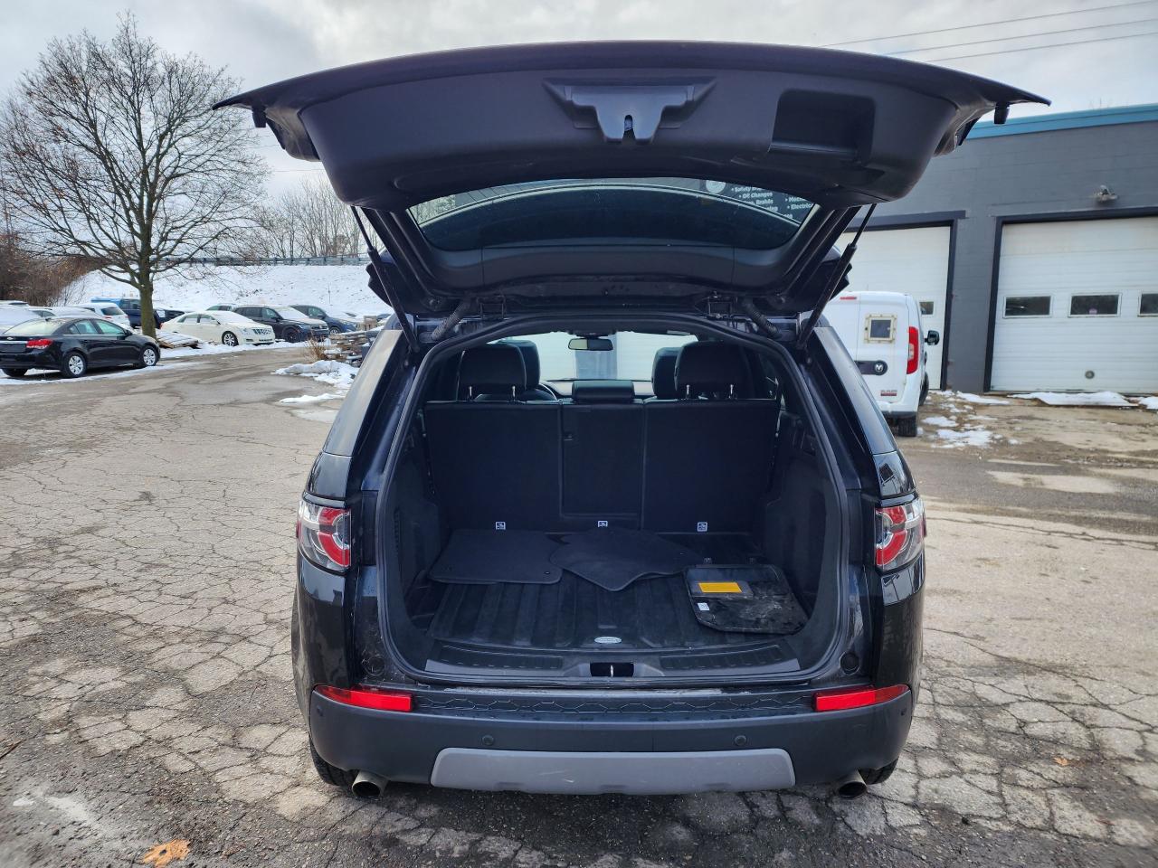 2018 Land Rover Discovery Sport SE Sport l AWD l REVERSE CAMERA l Heated Seats - Photo #10