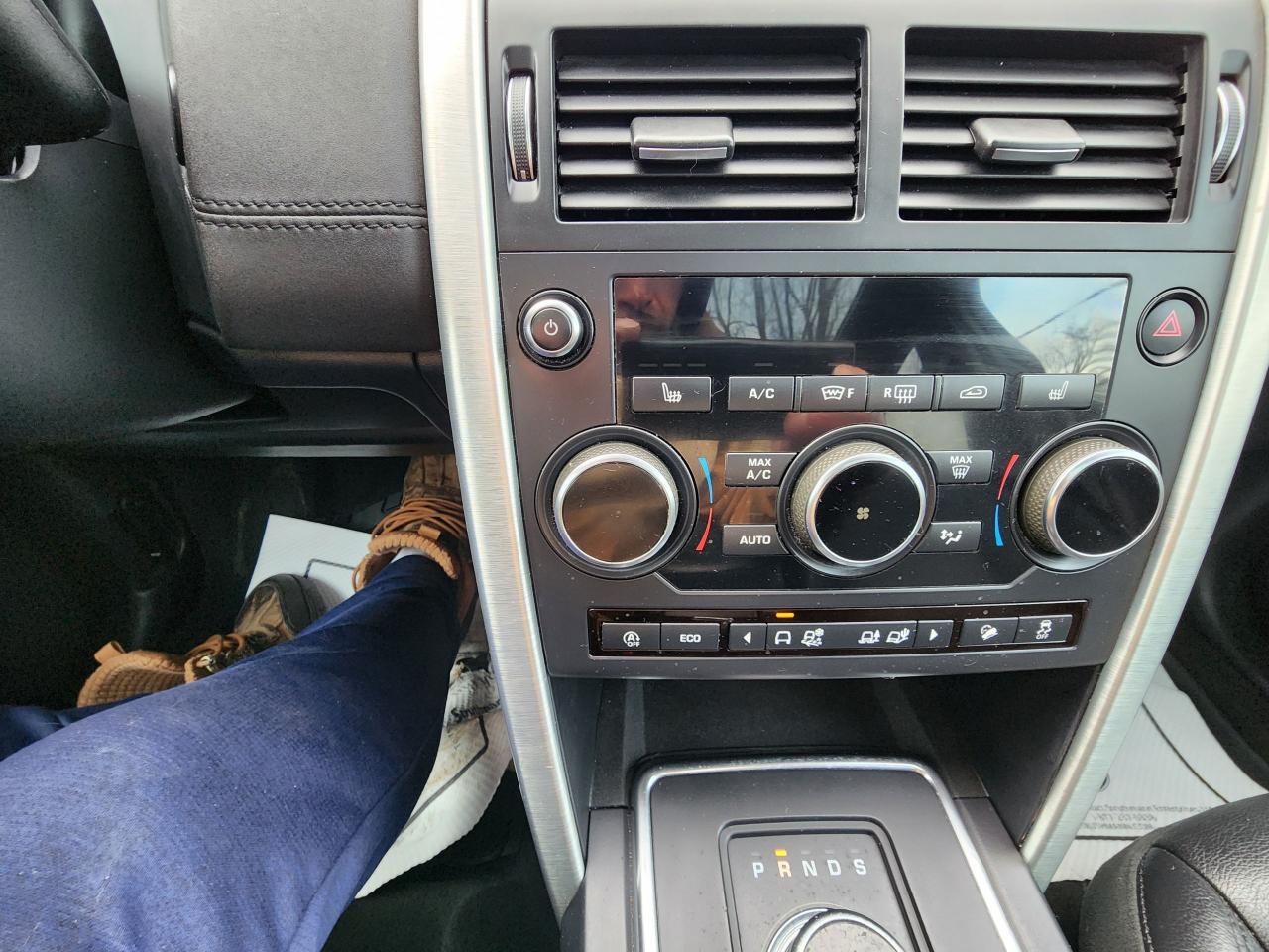 2018 Land Rover Discovery Sport SE Sport l AWD l REVERSE CAMERA l Heated Seats - Photo #18