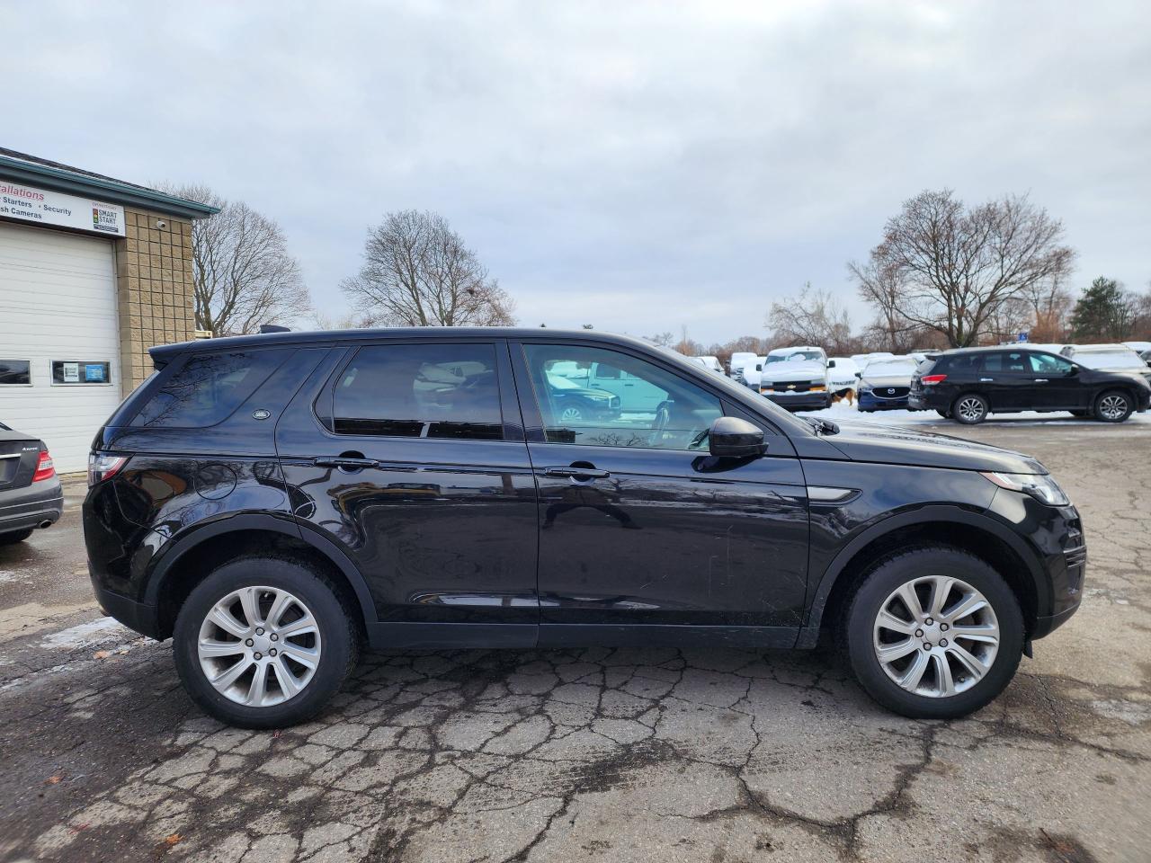 2018 Land Rover Discovery Sport SE Sport l AWD l REVERSE CAMERA l Heated Seats - Photo #5
