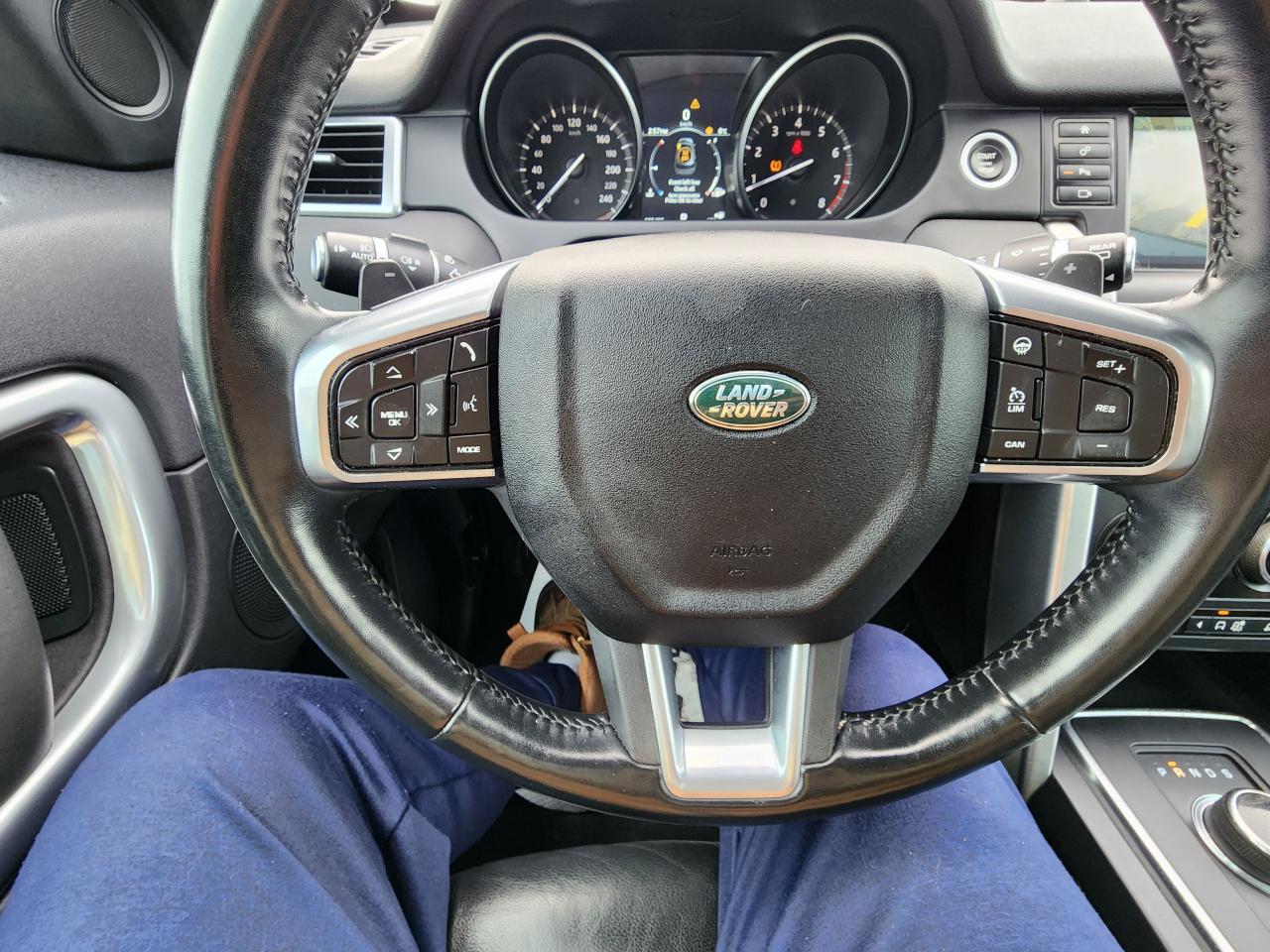 2018 Land Rover Discovery Sport SE Sport l AWD l REVERSE CAMERA l Heated Seats - Photo #17