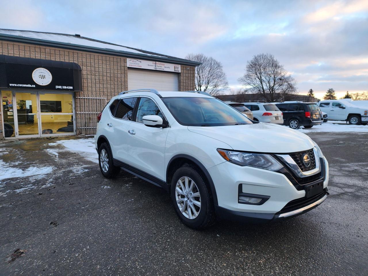 2020 Nissan Rogue SV l AWD l Clean Carfax l No Accidents Photo2