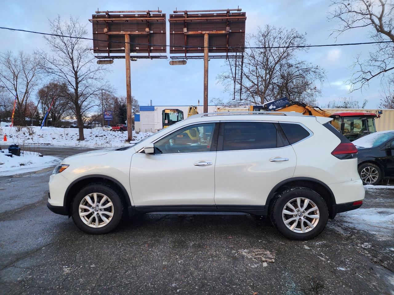 2020 Nissan Rogue SV l AWD l Clean Carfax l No Accidents - Photo #4