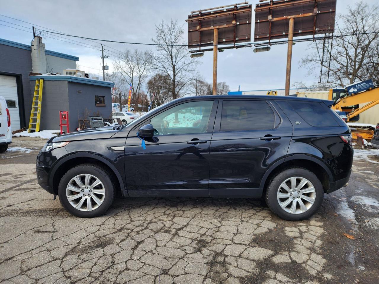 2018 Land Rover Discovery Sport SE Sport l AWD l REVERSE CAMERA l Heated Seats