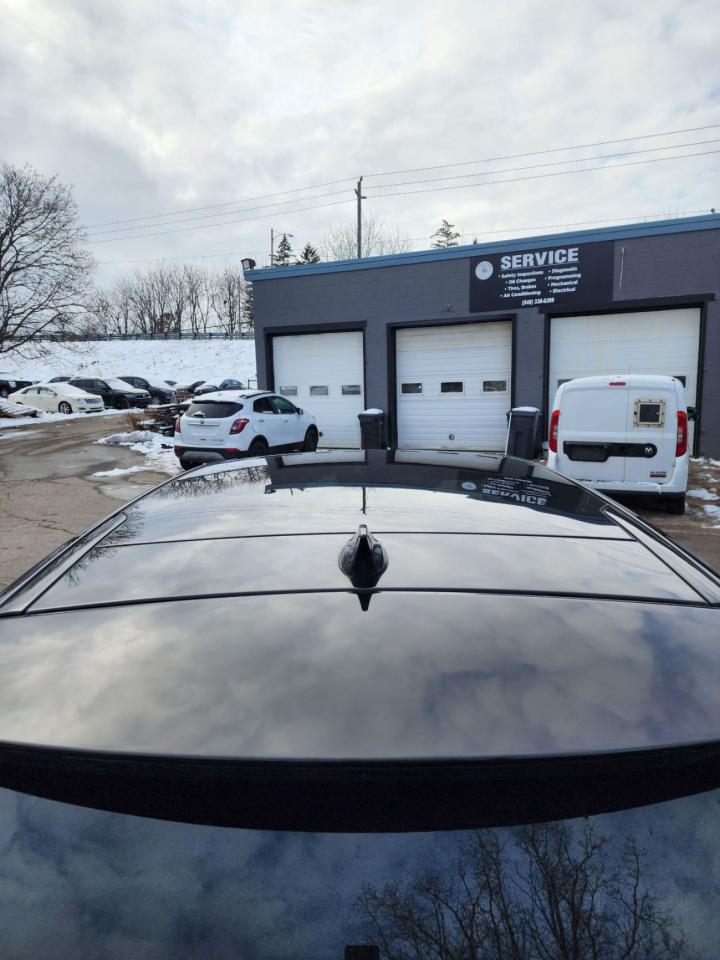 2018 Land Rover Discovery Sport SE Sport l AWD l REVERSE CAMERA l Heated Seats