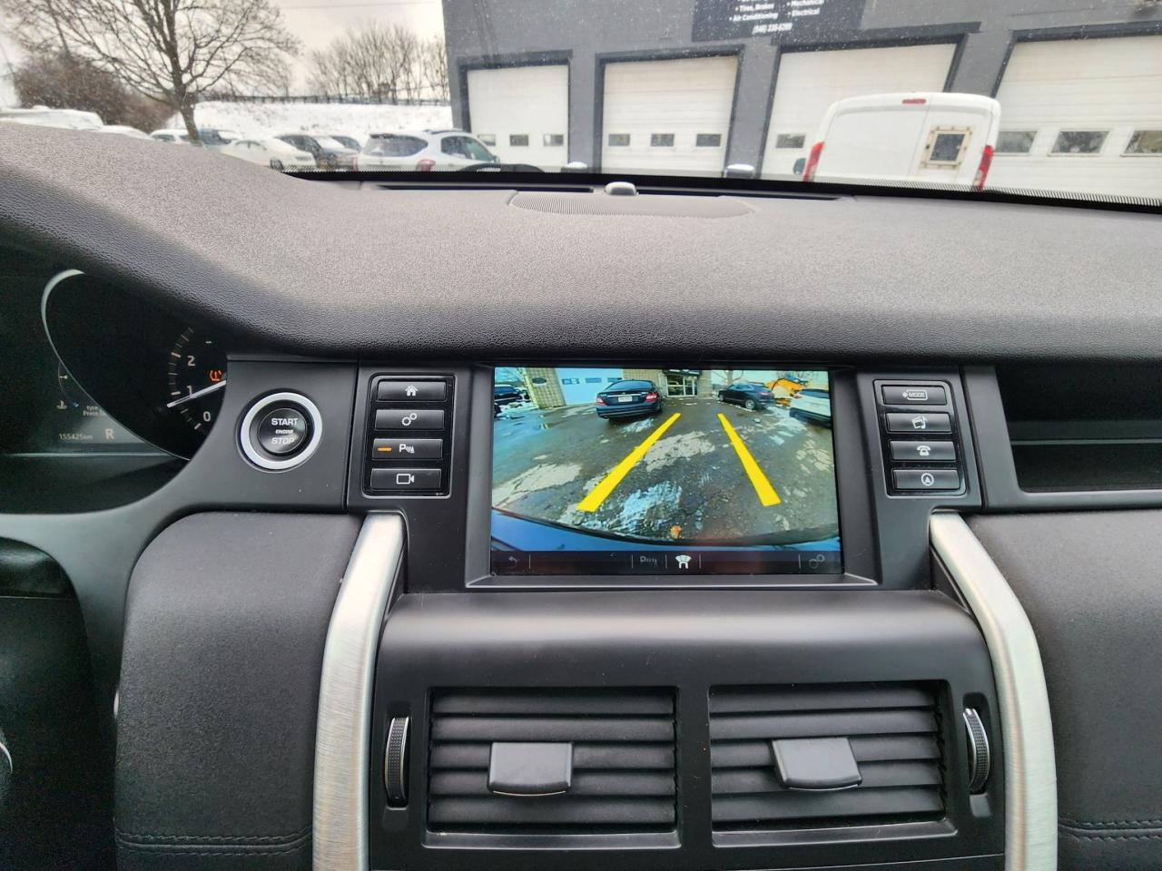 2018 Land Rover Discovery Sport SE Sport l AWD l REVERSE CAMERA l Heated Seats