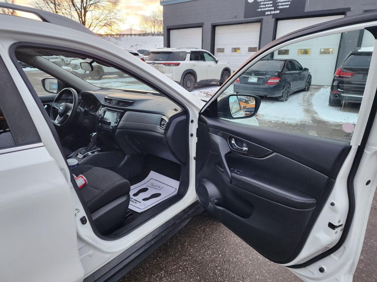 2020 Nissan Rogue SV l AWD l Clean Carfax l No Accidents