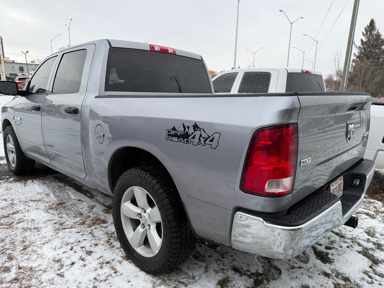 2023 RAM 1500 Classic SLT Hemi! Crew! Bluetooth ! Photo3