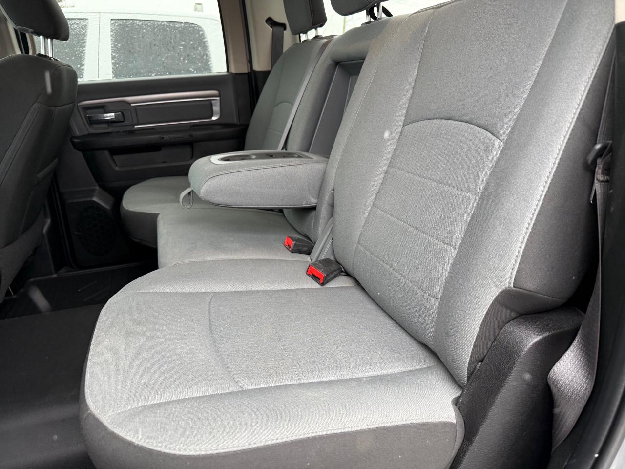 2023 RAM 1500 Classic SLT Hemi! Crew! Bluetooth ! Photo