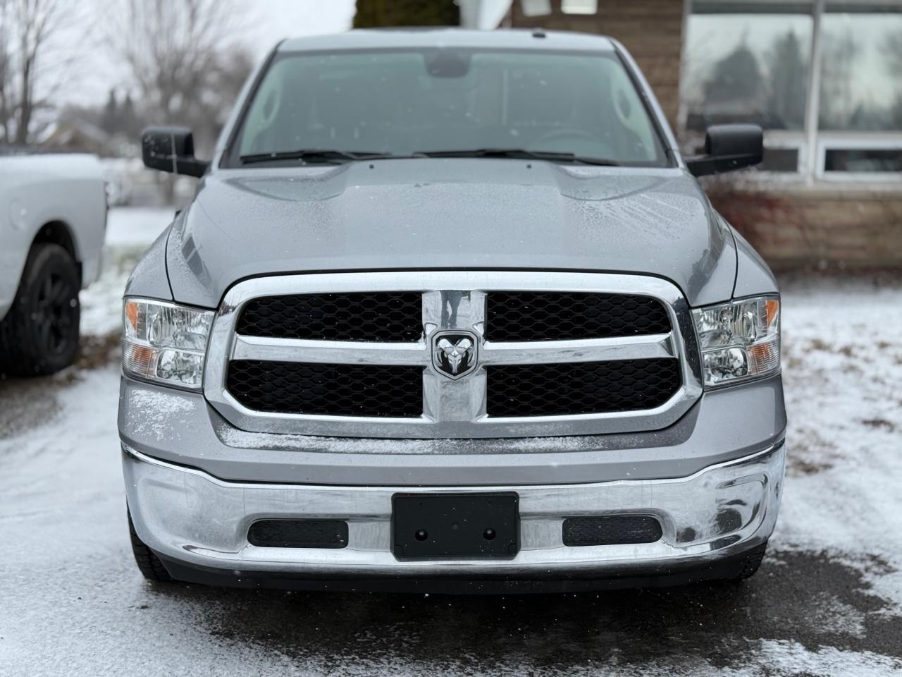 2023 RAM 1500 Classic SLT Hemi! Crew! Bluetooth ! Photo