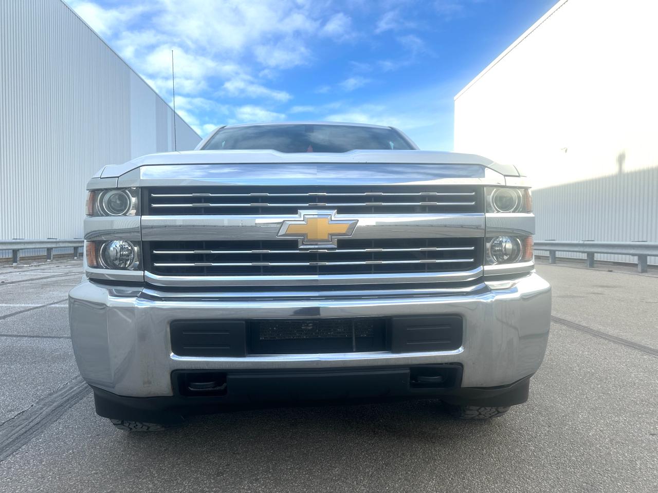 Used 2018 Chevrolet Silverado 2500 HD Crew Cab 4WD 8 Ft Box for sale in Mississauga, ON
