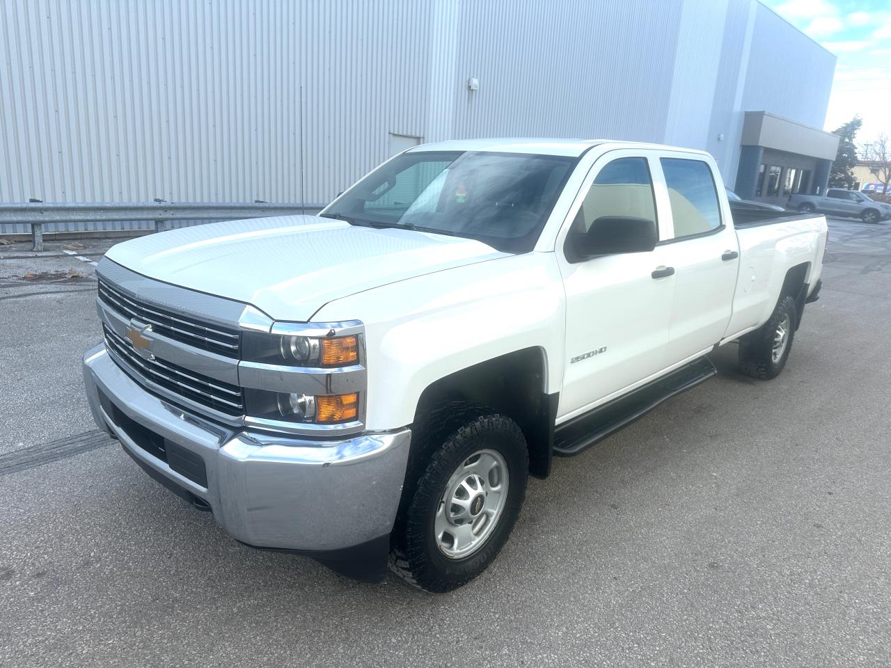 2018 Chevrolet Silverado 2500 HD Crew Cab 4WD 8 Ft Box ( SOLD ) Photo4