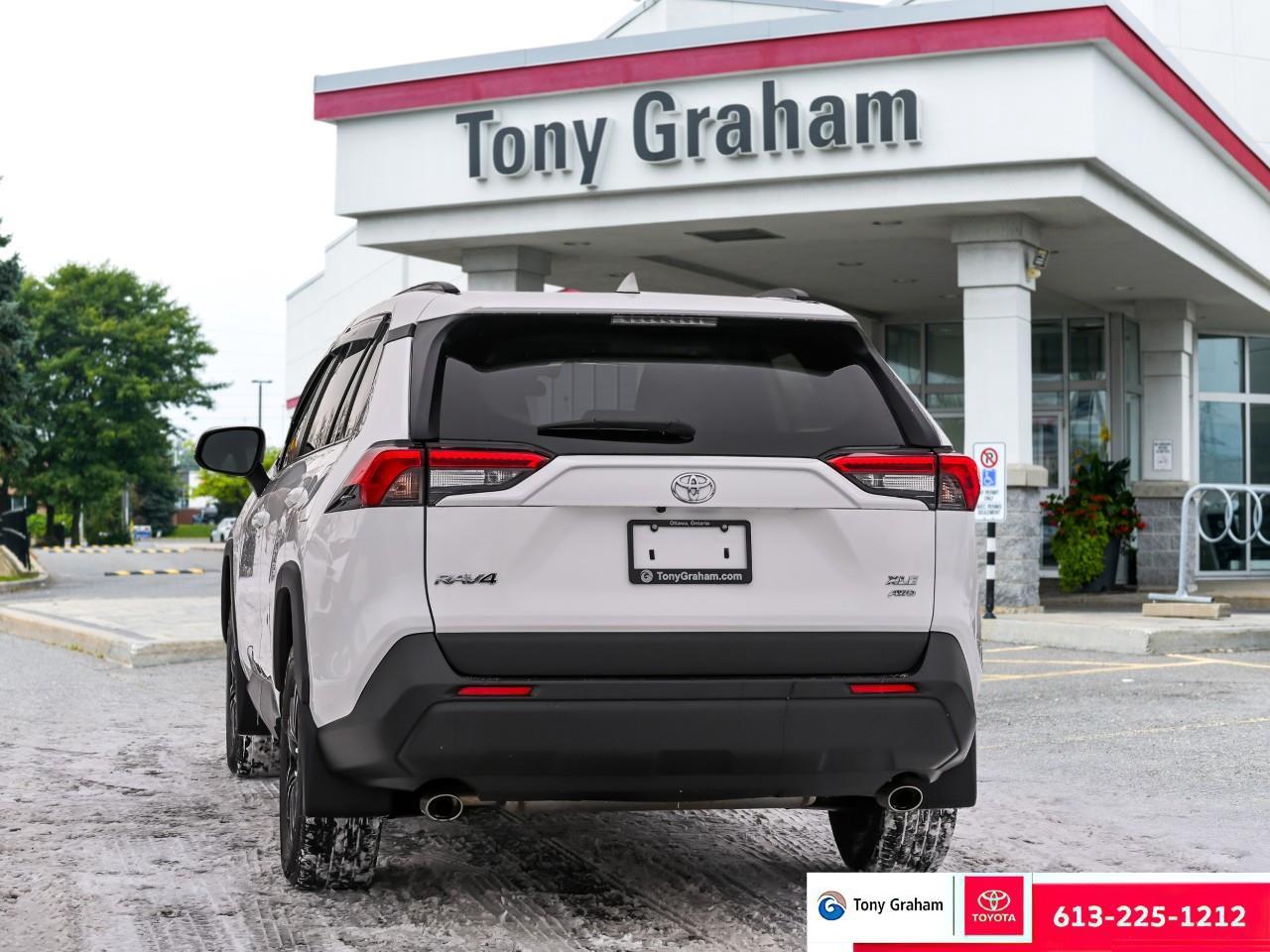 2020 Toyota RAV4 XLE Photo2