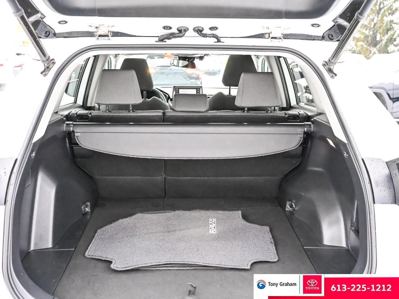 2020 Toyota RAV4 XLE Photo