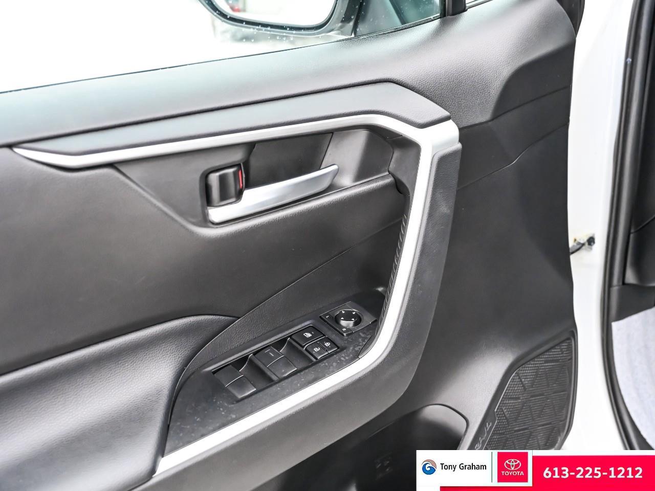 2020 Toyota RAV4 XLE Photo