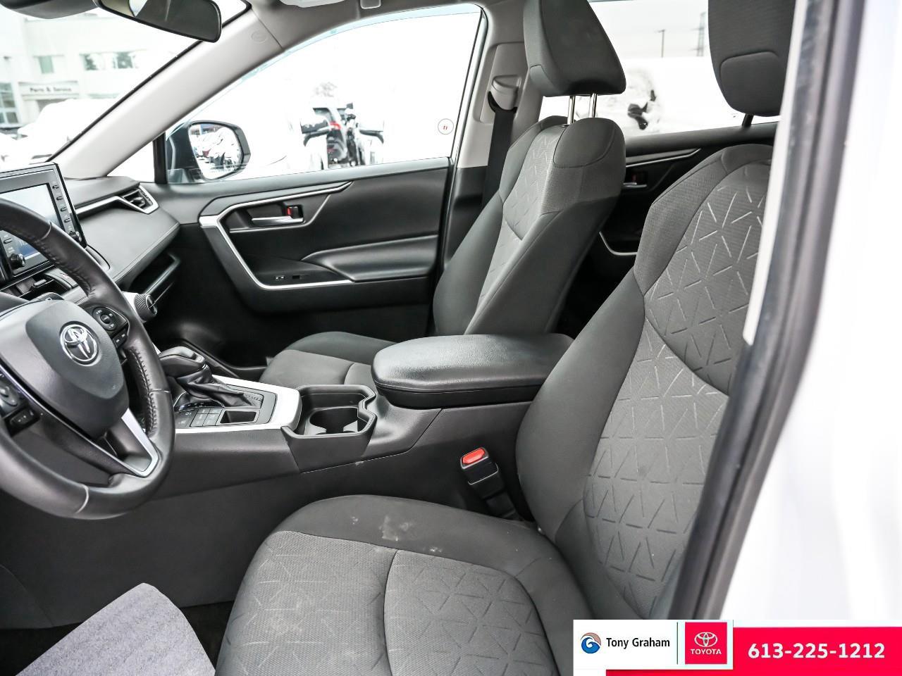 2020 Toyota RAV4 XLE Photo