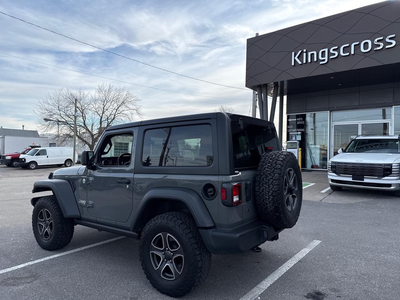 2020 Jeep Wrangler SPORT Photo2