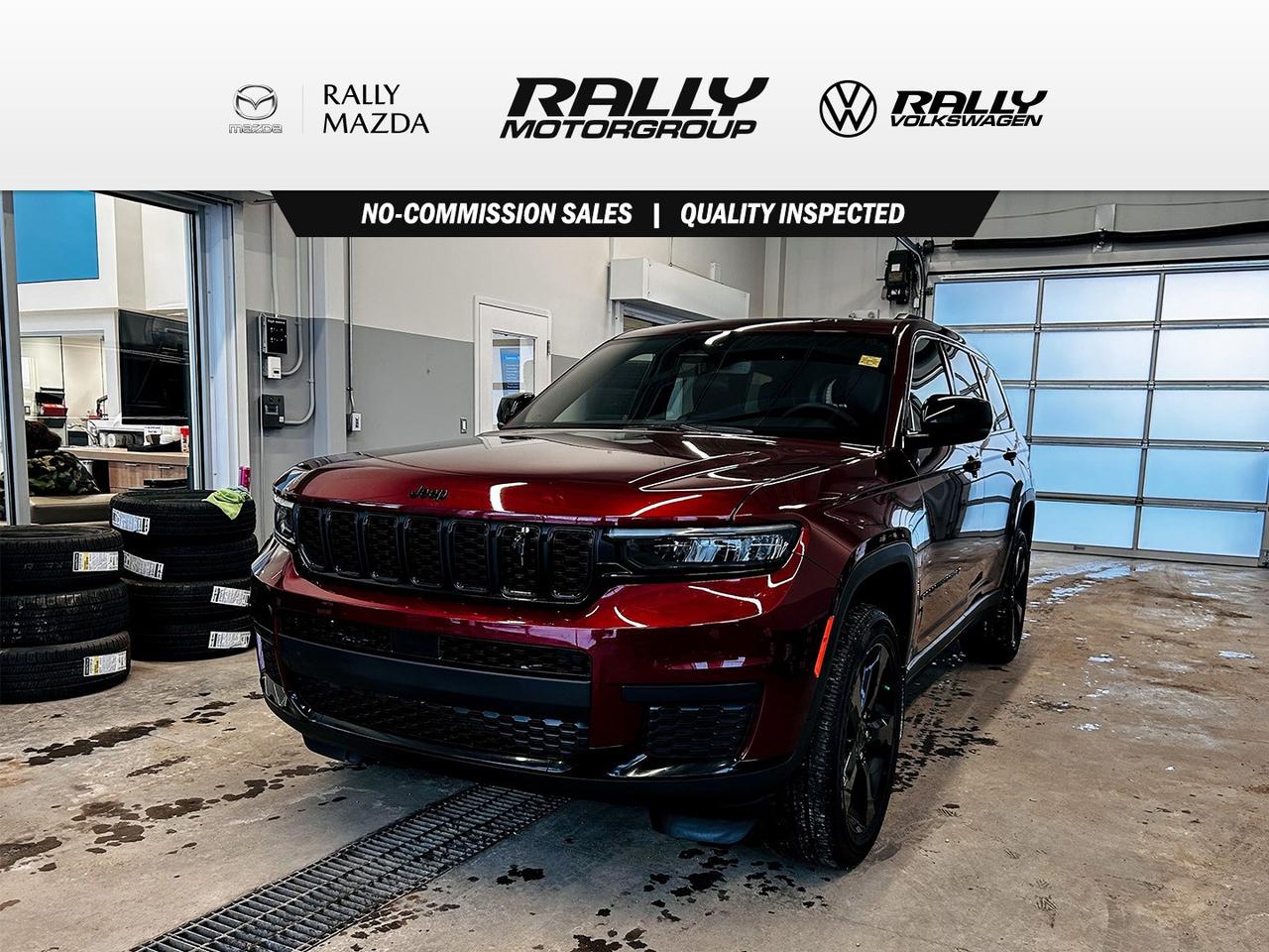 4x4 Leatherette with Suede insert, Heated Seats and wheel, Dual zone climate, sunroof and so much more!