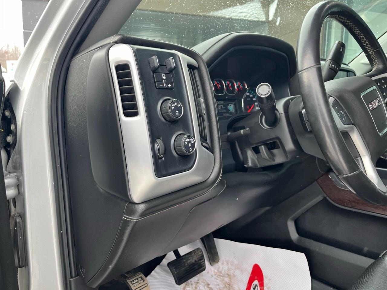 2018 GMC Sierra 1500 4WD CREW CAB SHORT BOX SLT Photo