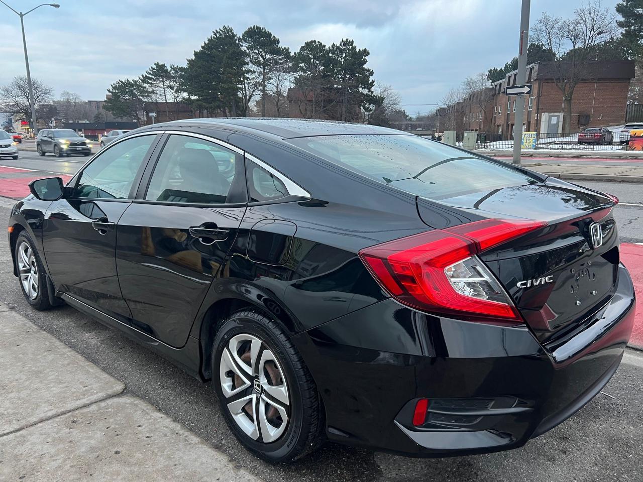 2016 Honda Civic LX-LOW KMS-BACK CAM-HEATED SEATS, BLUETOTH & MORE! Photo4