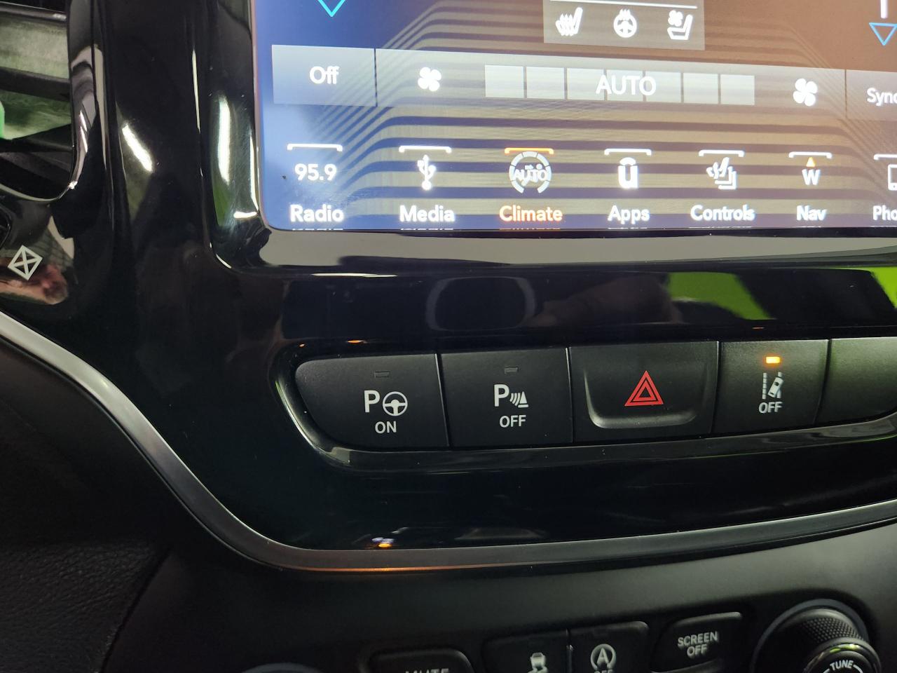 2019 Jeep Cherokee Limited 4x4 Sunroof, Leather Navi, Hitch Photo