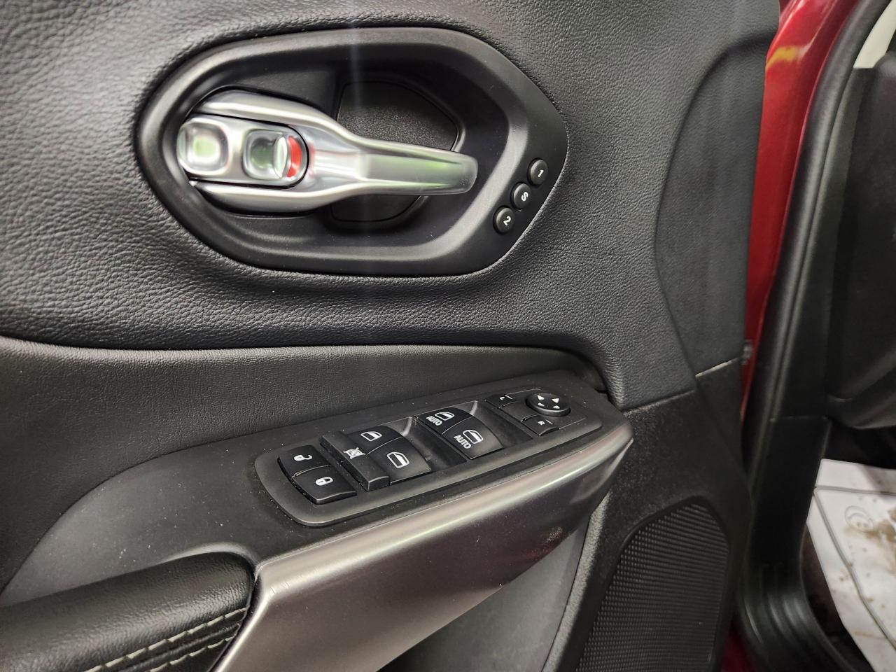 2019 Jeep Cherokee Limited 4x4 Sunroof, Leather Navi, Hitch Photo