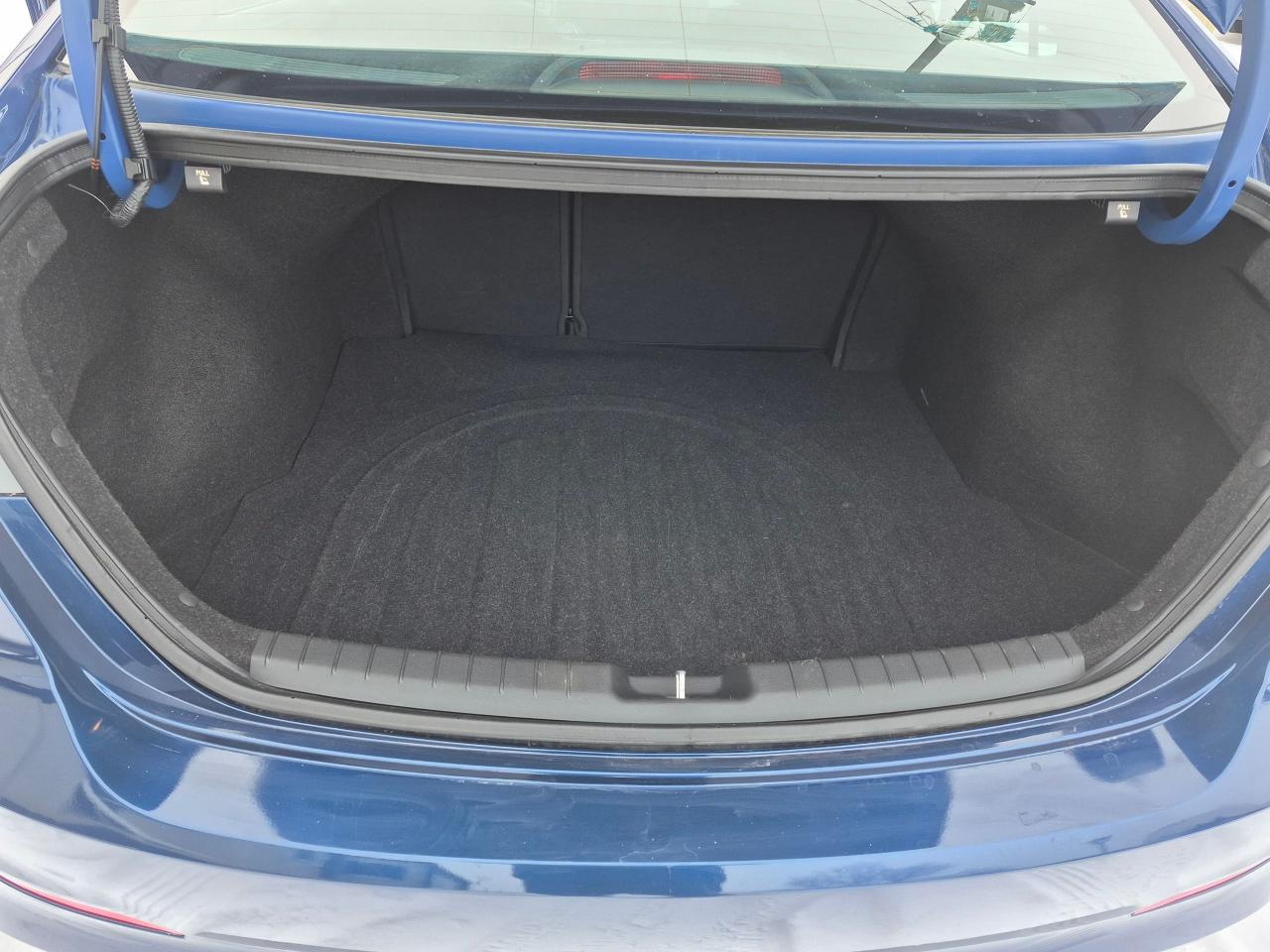 2017 Hyundai Elantra LE, Heated Seats, Bluetooth - Photo #7