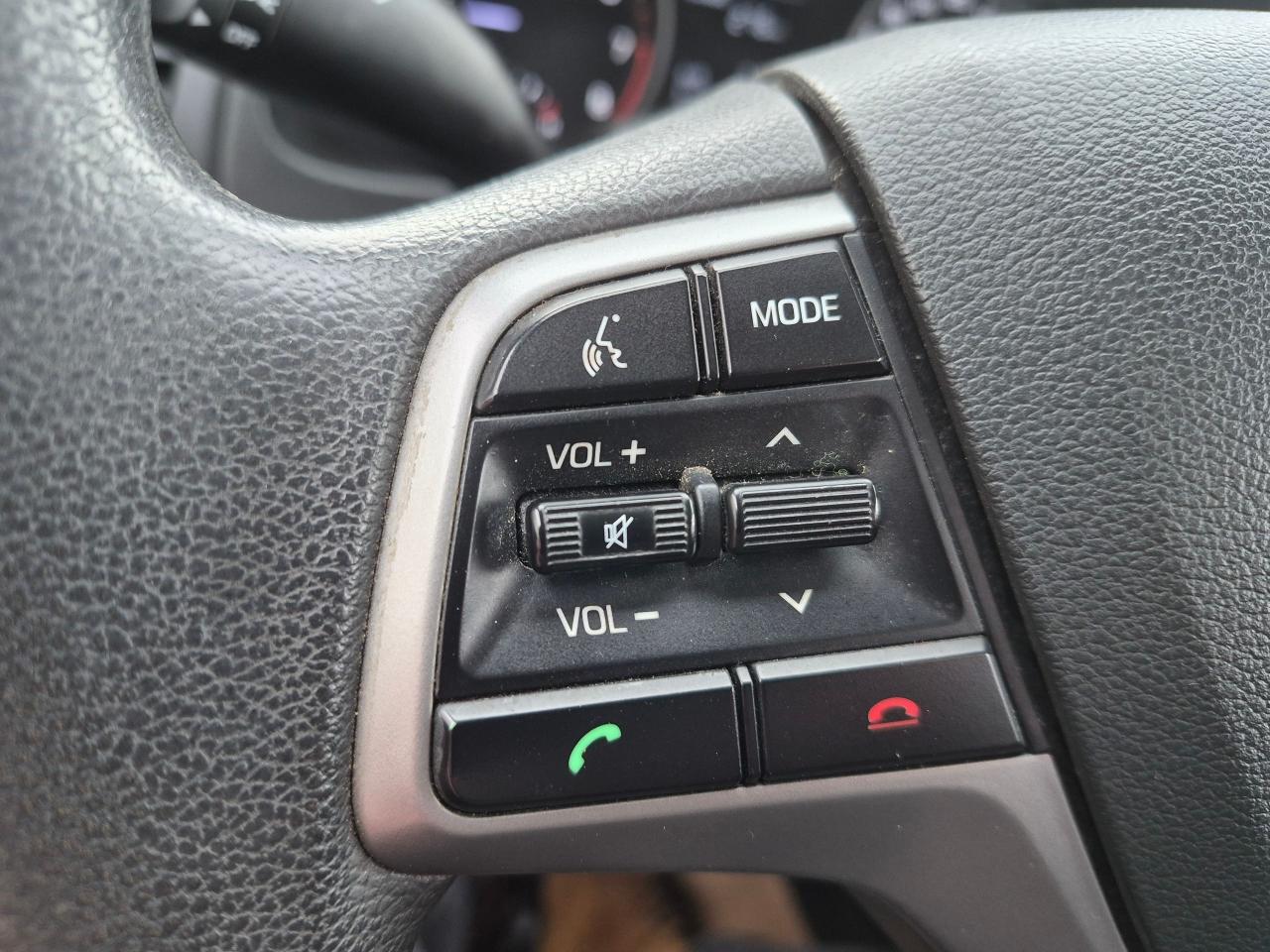 2017 Hyundai Elantra LE, Heated Seats, Bluetooth - Photo #11