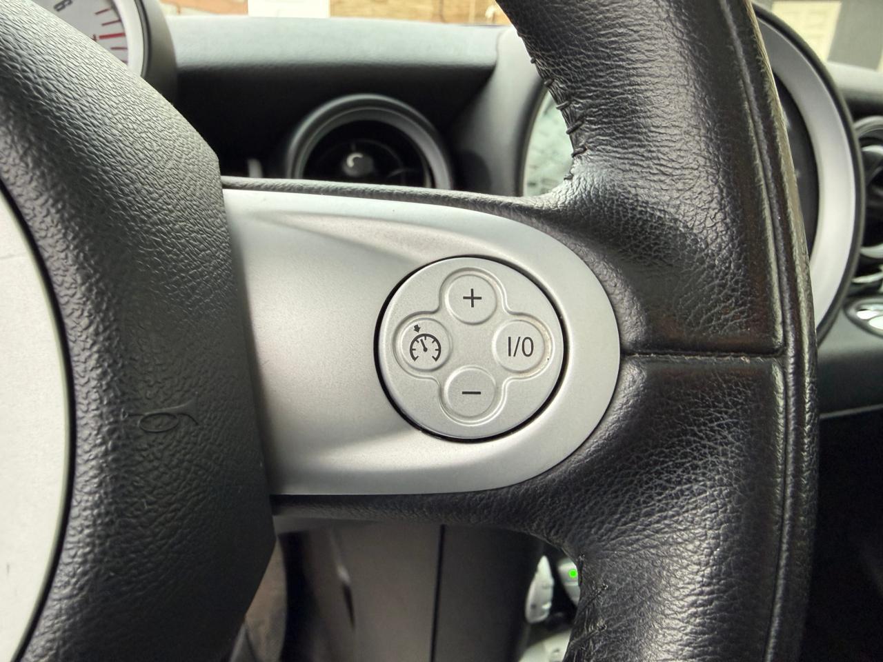 2010 MINI Cooper Hardtop 2dr Cpe Photo