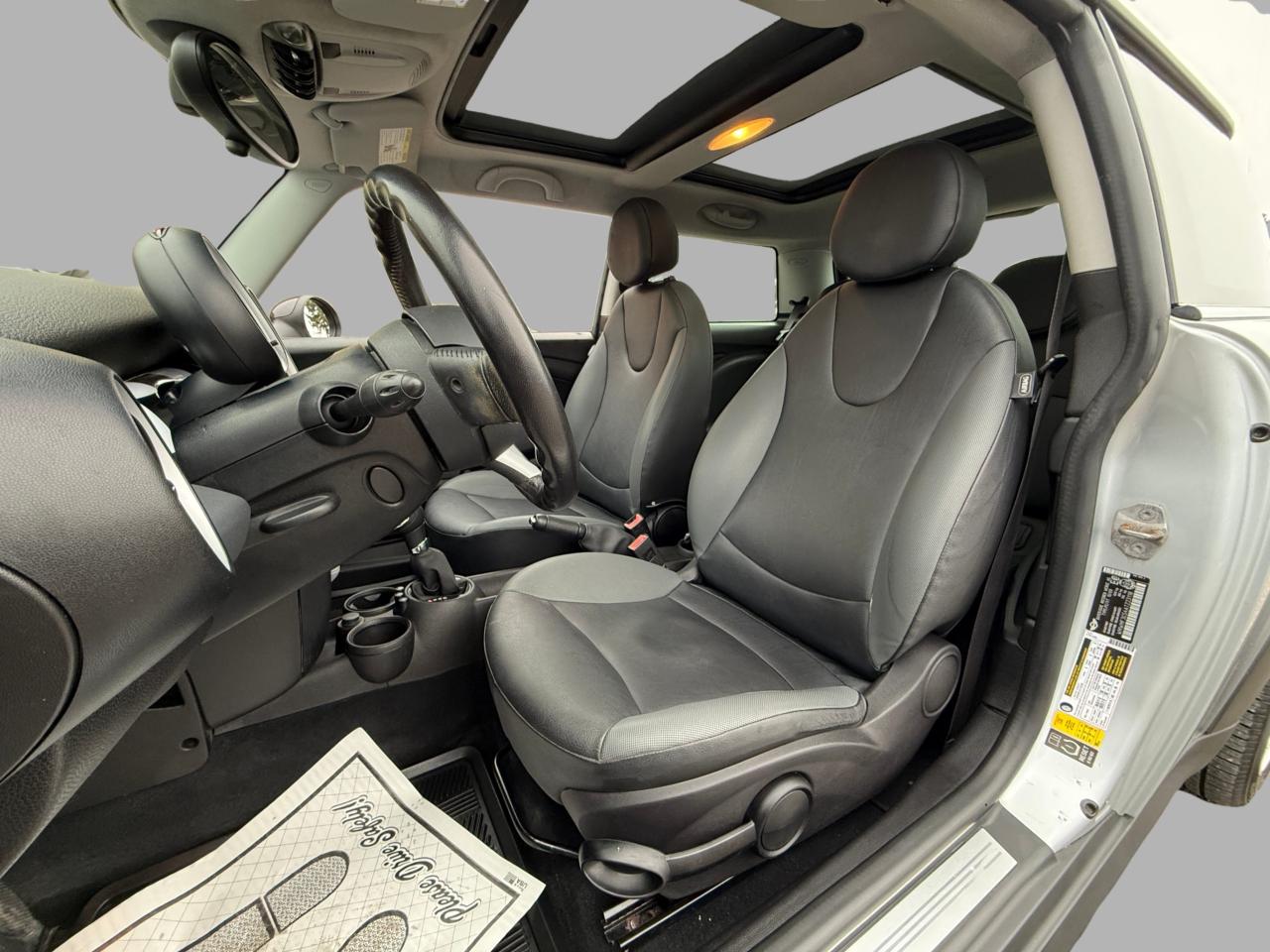 2010 MINI Cooper Hardtop 2dr Cpe Photo