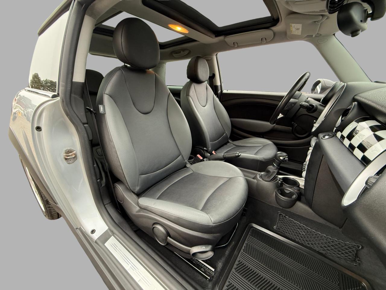 2010 MINI Cooper Hardtop 2dr Cpe Photo